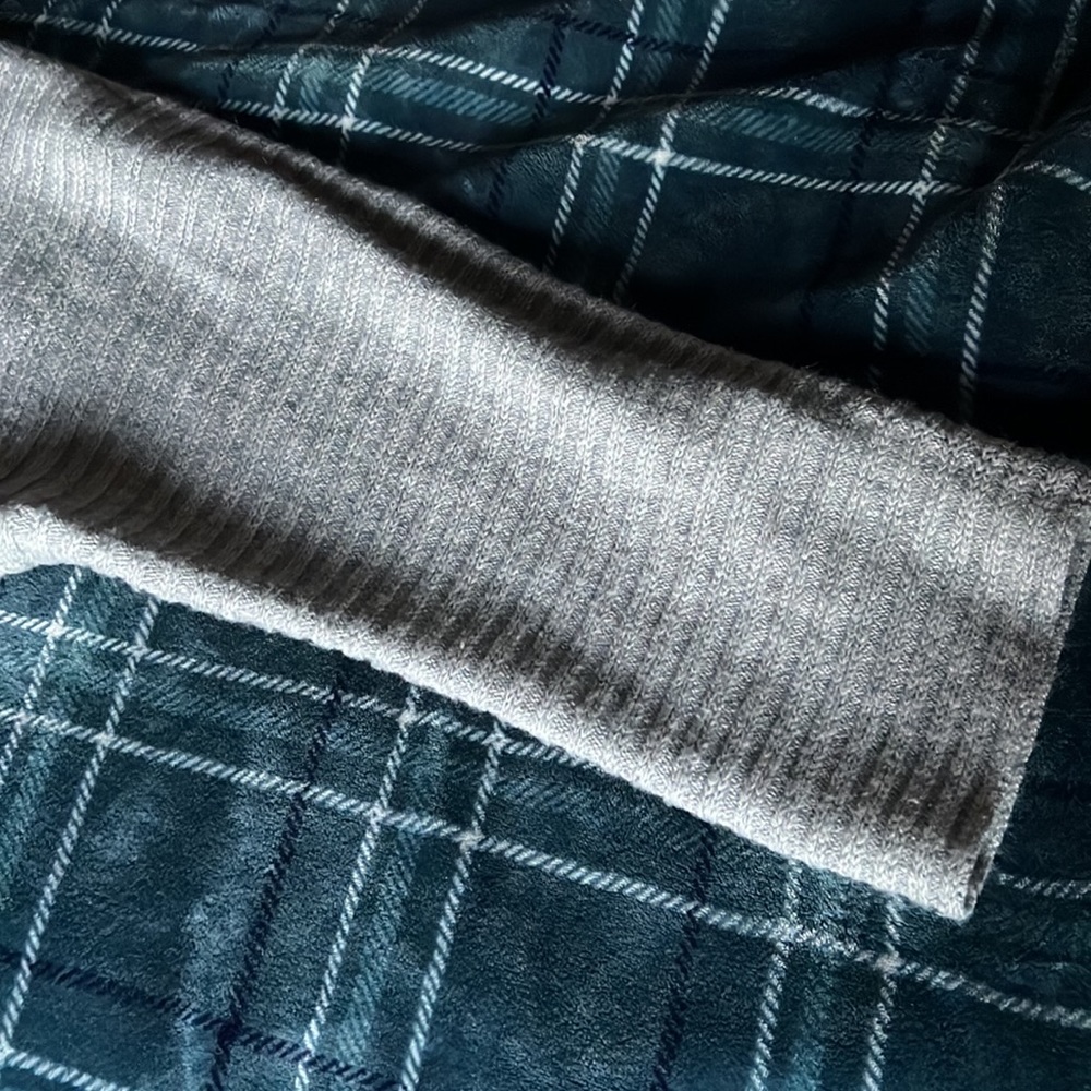 Grey top - Picture 2 of 3